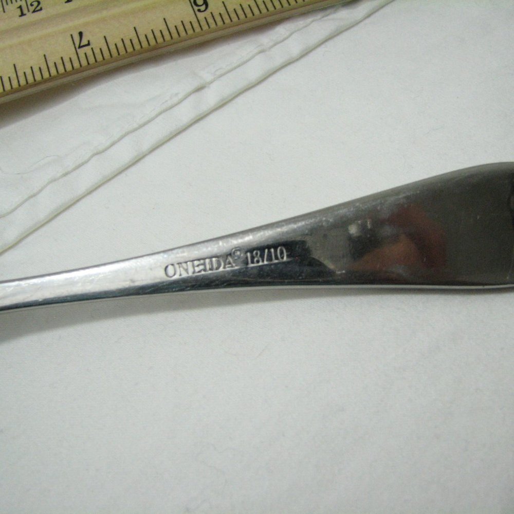 ONEIDA 18/10 GARNET PATTERN Place/Oval Soup Spoon 7 INCH - Picture 9 of 12
